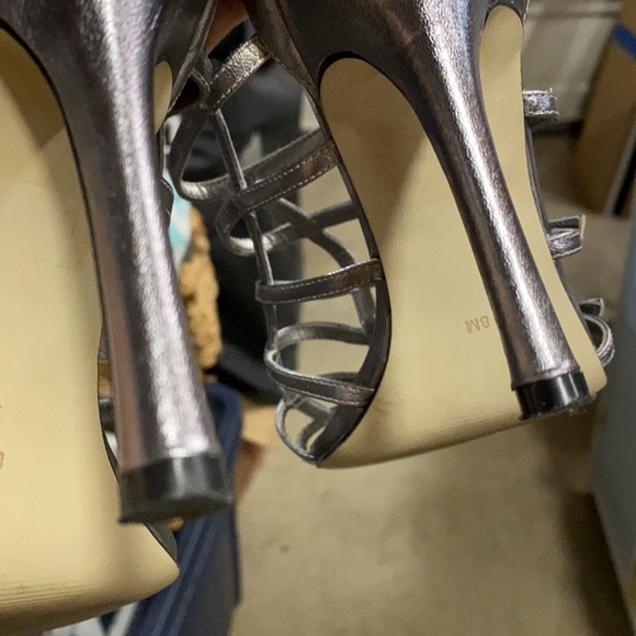 Guess gladiator heels 2.5 inches high - Picture 5 of 5